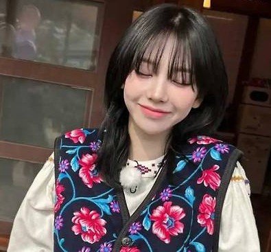 카리나 SNS에서 카리나가 입은 상의 아는 사람??