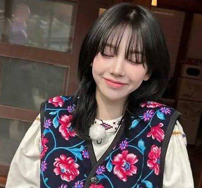 카리나 SNS에서 카리나가 입은 상의 아는 사람??